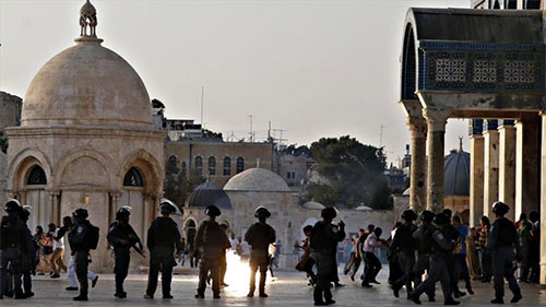 fuerzas de la ocupación israelí irrumpen en la Mezquita Al Aqsa