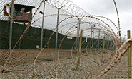 Prisioneros de Guant&#225namo en huelga de hambre, alimentados a la fuerza