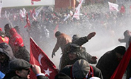 Polic&#237a turca reprime a estudiantes durante manifestaci&#243n