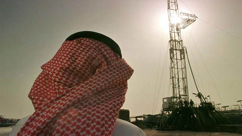 Arabia Saudí triplica impuestos y toma “medidas dolorosas” por crisis económica