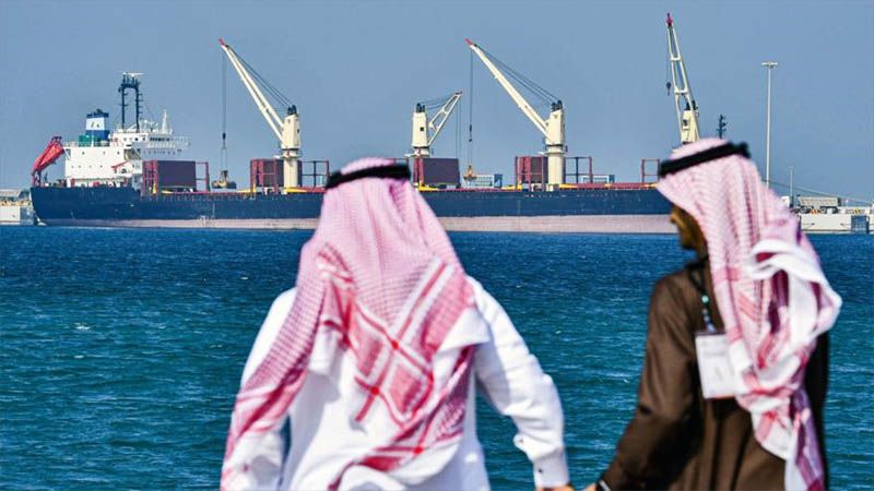 Exportaciones de petróleo saudí registran mayor caída en 10 años