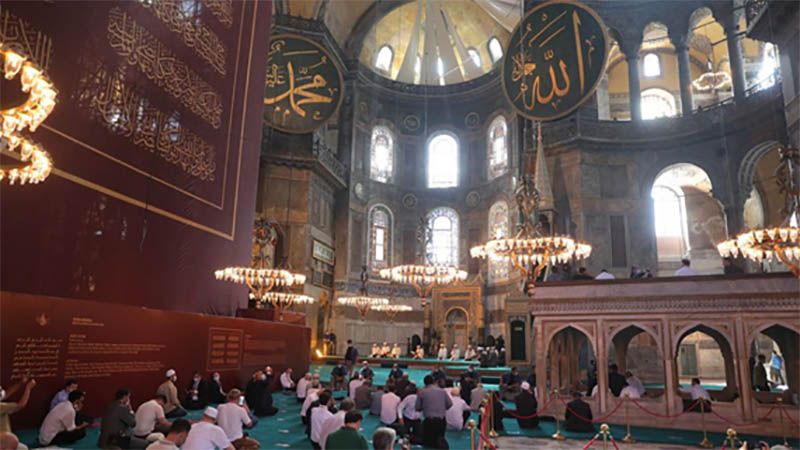 Primer rezo del viernes en la mezquita turca de Santa Sof&iacute;a en ocho d&eacute;cadas