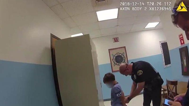 Enfado por el arresto de un ni&ntilde;o afroamericano de 8 a&ntilde;os discapacitado en una escuela de Florida