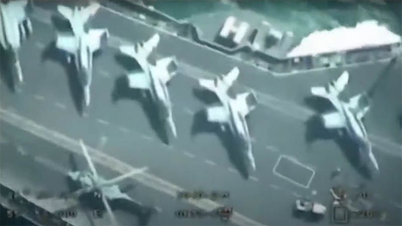 Un dron iraní “inspecciona” de cerca el portaaviones de la Armada de EEUU