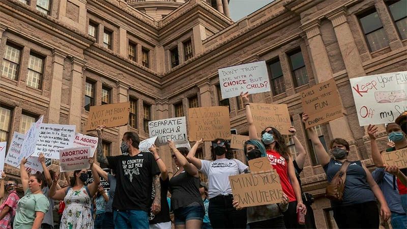 Un juez federal de Texas bloquea la ley que prohíbe el aborto a partir de las seis semanas