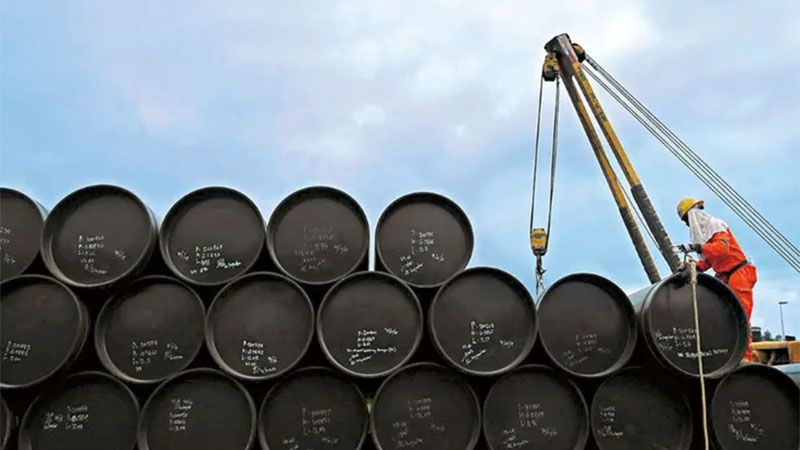 Precio de petróleo supera los 100 dólares tras operación rusa en Donbás
