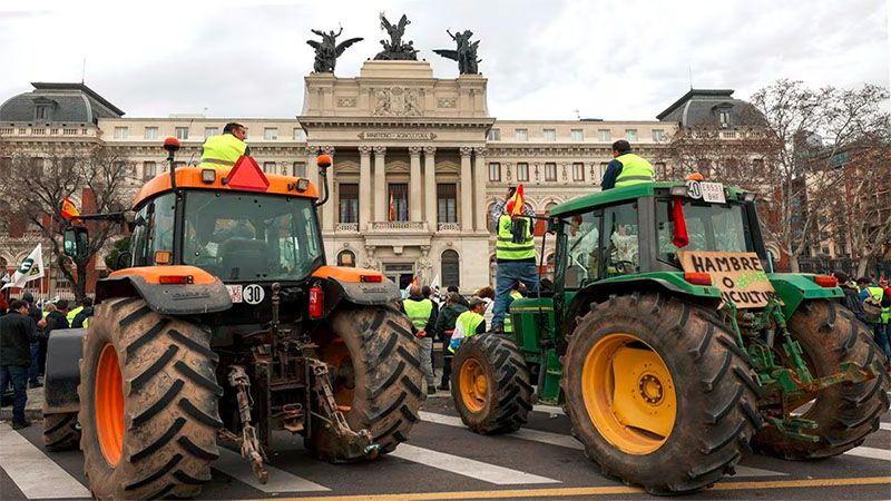 Los agricultores extienden protestas y llevan sus tractores al centro de Madrid