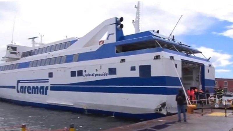 Italia: Más de 44 heridos al chocar un ferry contra el muelle del puerto de Nápoles