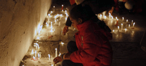 vigilia-de-velas-en-el-mausoleo-de-sidi-bousaid-despues-del-incendio