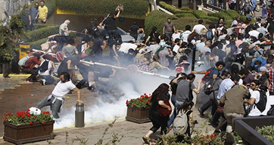 policia turca reprime manifestacion