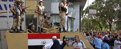 ejercito egipcio en plaza tahrir