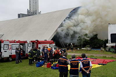 quince bomberos han resultado heridos