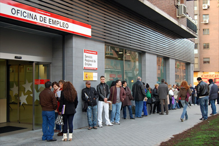 España finaliza el 2013 con 4,7 millones de desempleados