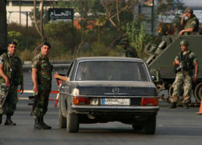 soldados libaneses en un control