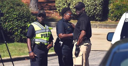 la policia en el lugar del tiroteo