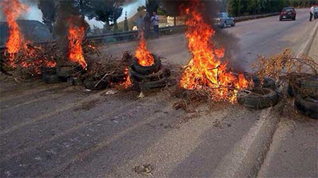 bloquear carretera en akkar