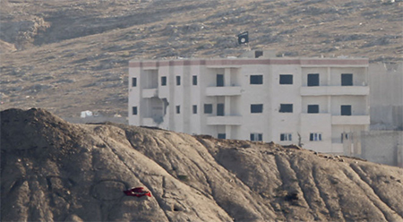 bandera de daesh en kobani