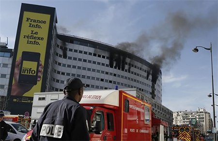 incendio en la sede de radio nacional frencesa