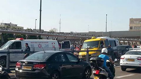 una ambulancia lleva el soldado al hospital