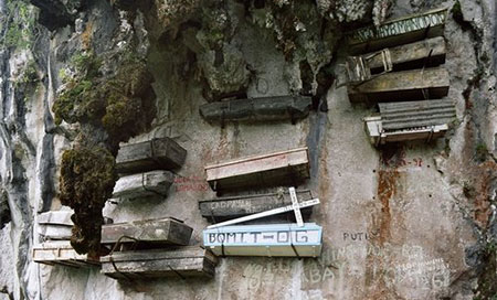 un cementerio colgante