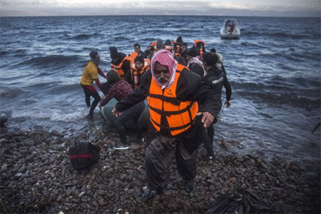 refugiados desembarcan en una isla griega