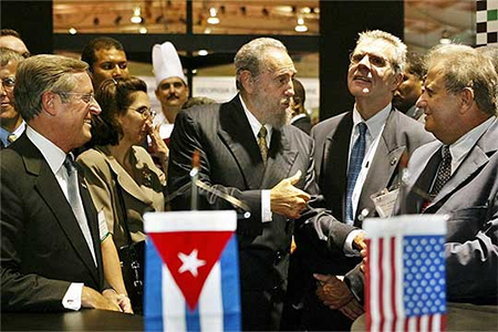 Fidel Castro recibe una delagación de hombres de negocio estadounidenses en el año 2005