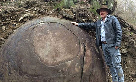 la piedra esférica descubierta en Bosnia