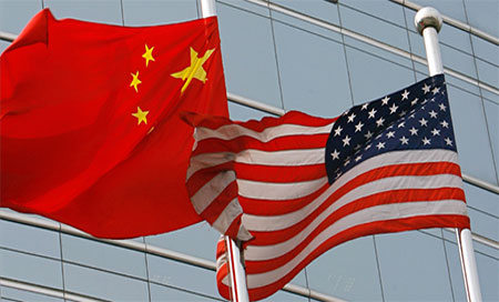 las banderas de China y EEUU