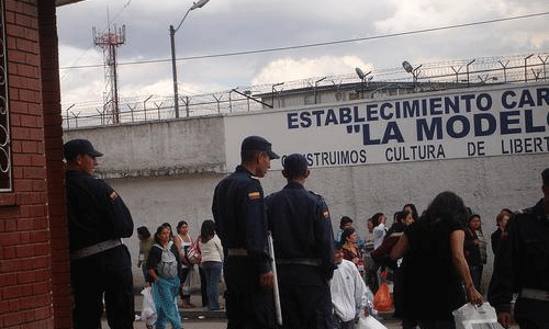 Exterior de la cárcel La Modelo, en Bogotá