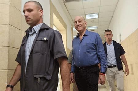 Ehud Olmert ingresa en prisión por corrupción