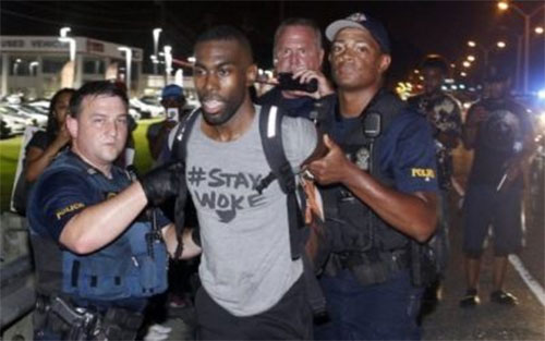 Aumenta la tensión en EEUU entre negros y policías