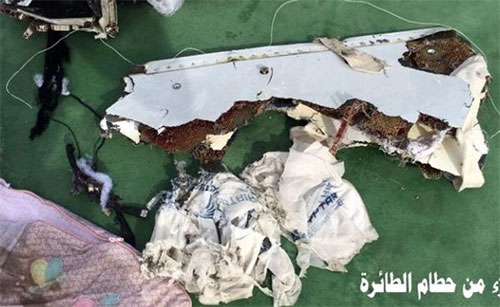 imágenes de los restos recuperados del avión de EgyptAir