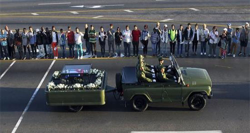 La caravana con las cenizas de Fidel parte desde La Habana hacia Santiago de Cuba