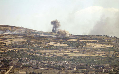 humo de bombardeos en la localidad de Hadar