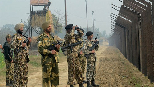 soldados indios en la frontera con Pakistán