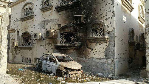 destrucción causada por bombardeos saudíes en Al-Awamiya