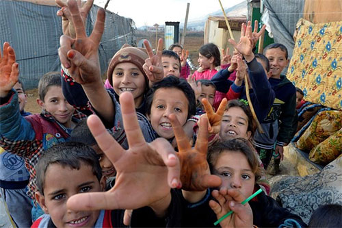 niños sirios en un campo de refugiados en Líbano