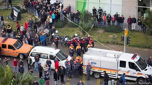 Turquía detiene a 18 personas por presuntos vínculos con el atentado de Esmirna
