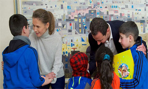 Al Assad y su esposa reciben a mujeres y niños liberados de grupos terroristas