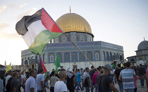 los palestinos rompen las cadenas de la ocupación en Al Aqsa