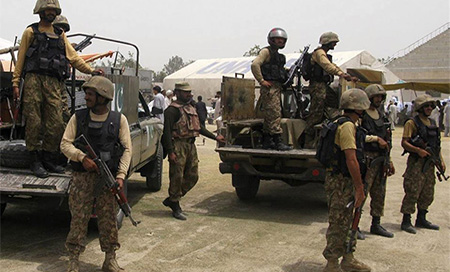 Ejército paquistaní en la frontera con Afganistán