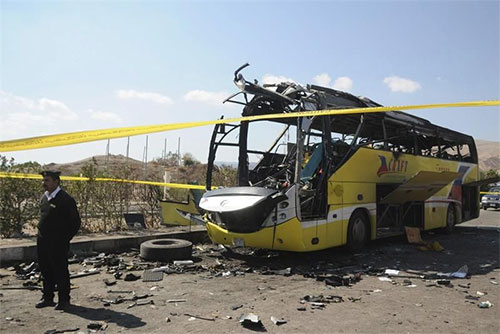 Mueren 26 personas por el tiroteo contra un autobús de coptos en Egipto