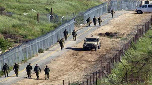 patrulla israelí en la frontera entre Líbano y Palestina ocupada