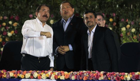 Ortega jura en Nicaragua luciéndose con Ch&aacutevez y Ahmadineyad