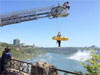 Sobrevive tras tirarse a las Cataratas del Ni&aacutegara