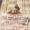 Pancarta de protesta en la cúpula de la Basílica de San Pedro