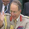 El jefe de la Defensa del Reino Unido admite que podr&iacutean intervenir en Siria en unos meses 