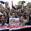 Egipcio Moursi vuelve al palacio presidencial tras fuertes protestas
