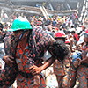 Centenar de muertos en el derrumbe de un edificio en Bangladesh