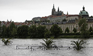 Las inundaciones amenazan el centro hist&#243rico de Praga
